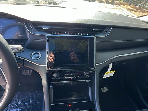 New 2025 Jeep Grand Cherokee 4WD image 29