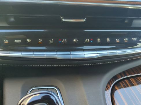 Used 2023 Cadillac Escalade ESV Premium Luxury image 25