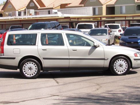 Used 2001 Volvo V70 2.4 image 9