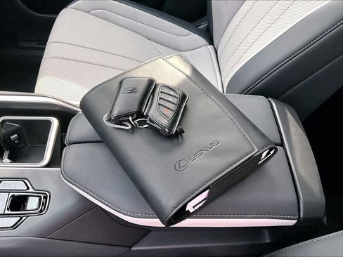 Used 2025 Lexus TX 500h AWD w/ Technology Package image 15