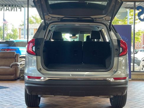 Used 2024 GMC Terrain SLT AWD/4WD image 11