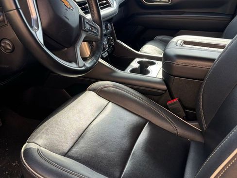 Used 2023 Chevrolet Suburban Premier image 11