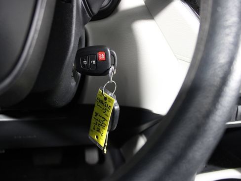 Used 2025 Toyota Corolla Cross L FWD image 20