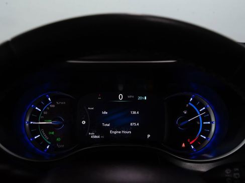 Used 2024 Chrysler Pacifica Limited FWD image 27