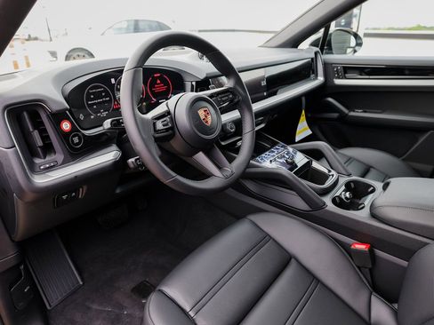Certified 2026 Porsche Cayenne Coupe AWD/4WD image 4