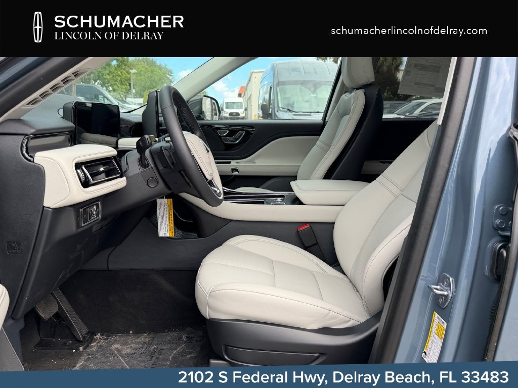 New 2027 Lincoln Aviator AWD image 12