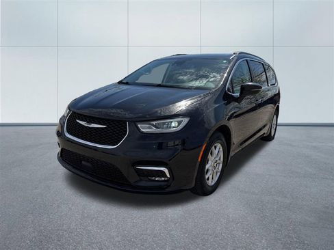 Used 2022 Chrysler Pacifica Touring-L image 2