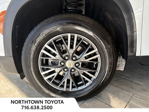 Used 2024 Chevrolet Traverse LT image 29