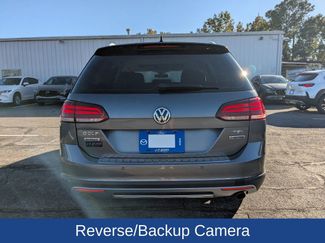 Used 2018 Volkswagen Golf Alltrack SEL video 4