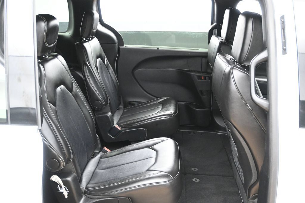Used 2025 Chrysler Pacifica Select FWD image 24