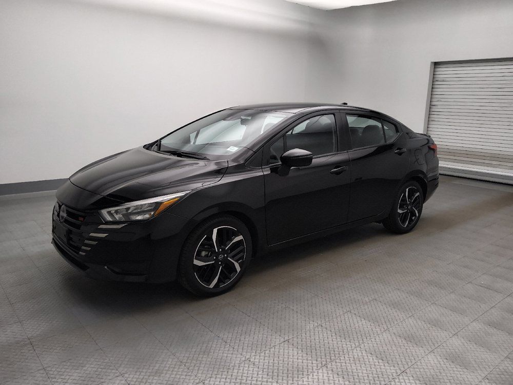 Used 2024 Nissan Versa SR FWD image 2