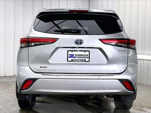 Used 2021 Toyota Highlander Platinum image 4
