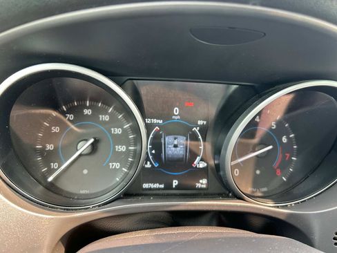 Used 2017 Jaguar F-PACE Premium image 28