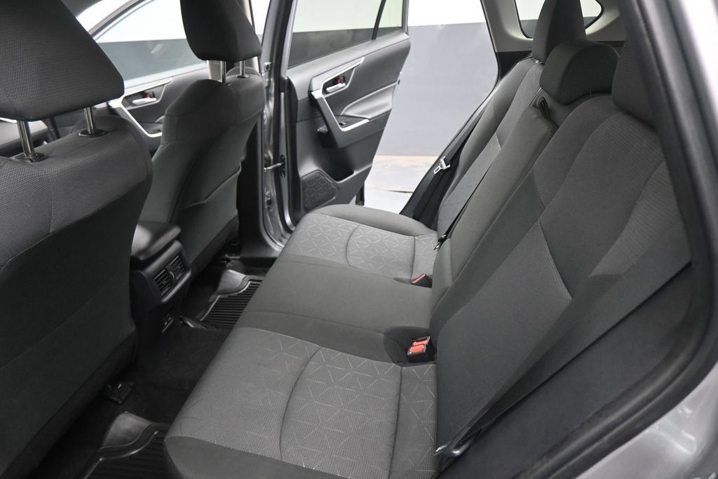 Used 2025 Toyota RAV4 XLE FWD image 16