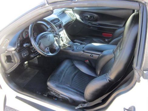 Used 2000 Chevrolet Corvette Convertible w/ Memory Pkg image 9
