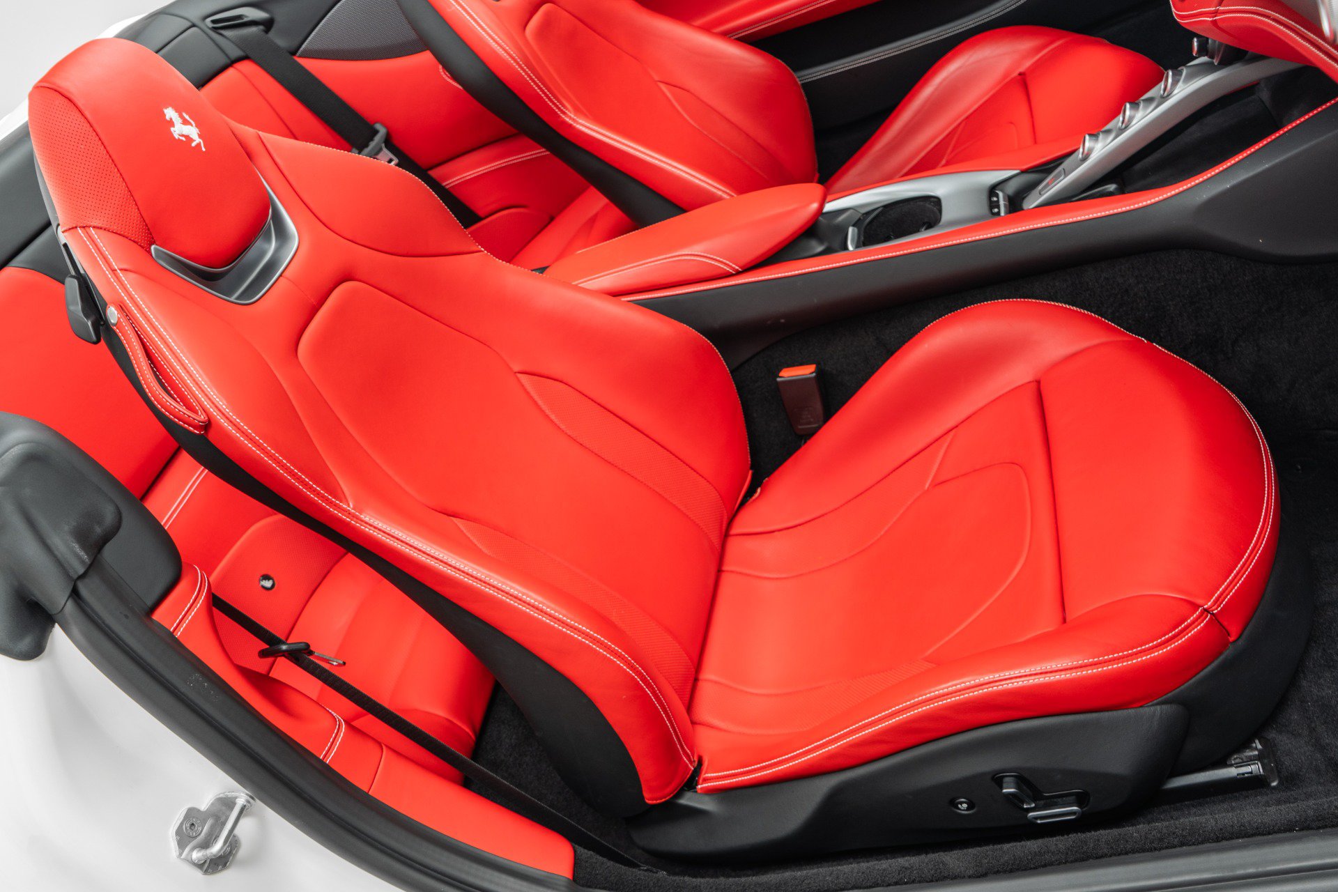 Used 2019 Ferrari Portofino RWD image 26