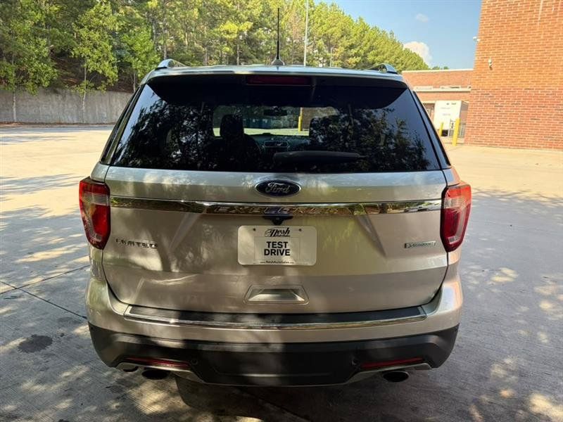 Used 2018 Ford Explorer Limited w/ Equipment Group 301A FWD image 5