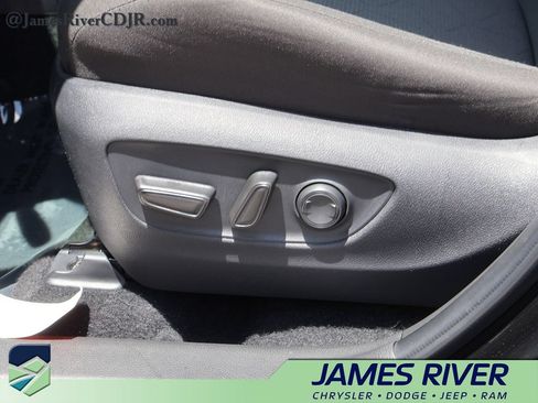 Used 2025 Toyota RAV4 XLE AWD/4WD image 23