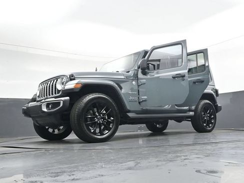 Used 2024 Jeep Wrangler Unlimited Sahara w/ Technology Group AWD/4WD image 43