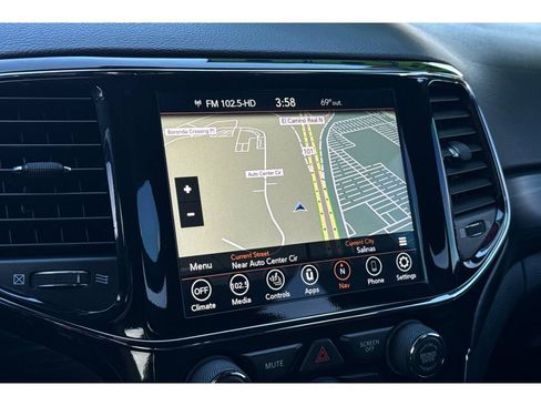 Used 2021 Jeep Grand Cherokee Laredo X image 21