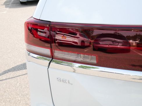 Used 2025 Volkswagen Atlas SEL Premium R-Line AWD/4WD image 17