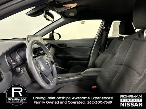 Used 2019 Toyota C-HR XLE image 4