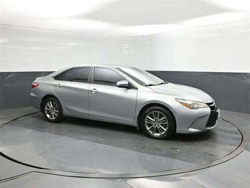 Used 2017 Toyota Camry SE image 17