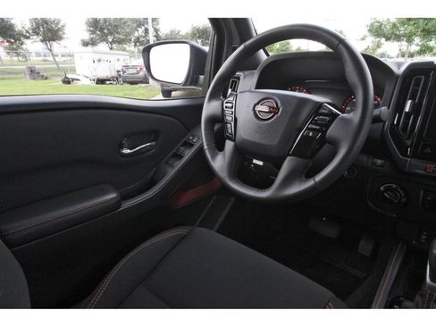 Certified 2025 Nissan Frontier PRO-4X w/ Pro Convenience Package AWD/4WD image 12