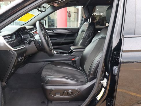 Used 2023 Jeep Grand Cherokee Altitude image 7