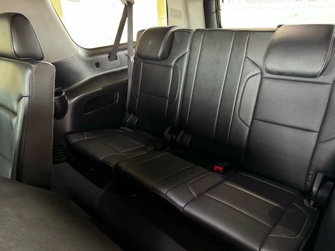 Used 2020 GMC Yukon XL SLT w/ Premium Edition image 18