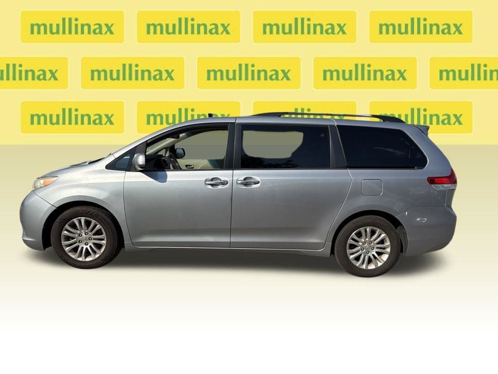 Used 2011 Toyota Sienna XLE w/ Premium Pkg FWD image 6