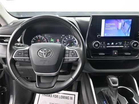 Used 2023 Toyota Highlander LE image 21