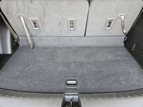 Used 2023 Chevrolet Traverse LT FWD image 37
