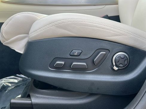 Used 2025 Genesis Electrified GV70 Advanced image 22