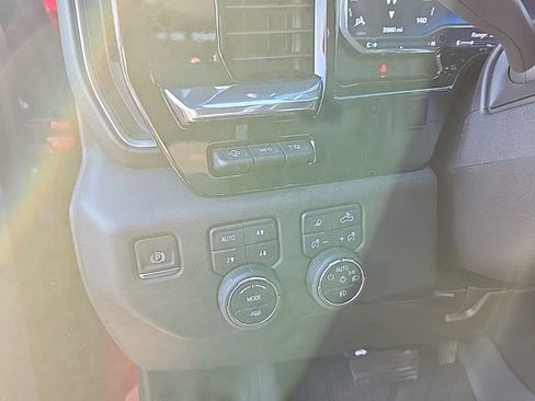 Used 2025 Chevrolet Silverado 3500 High Country w/ High Country Premium Package AWD/4WD image 9