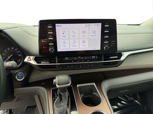 Used 2022 Toyota Sienna XLE image 15