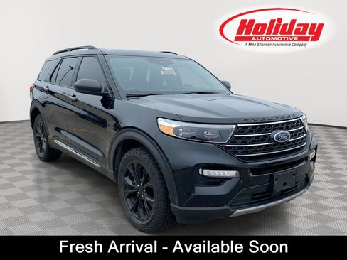 Certified 2022 Ford Explorer XLT w/ Equipment Group 202A AWD/4WD image 1