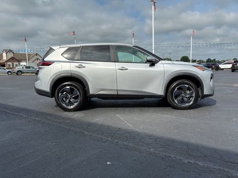 Used 2024 Nissan Rogue SV AWD/4WD image 5