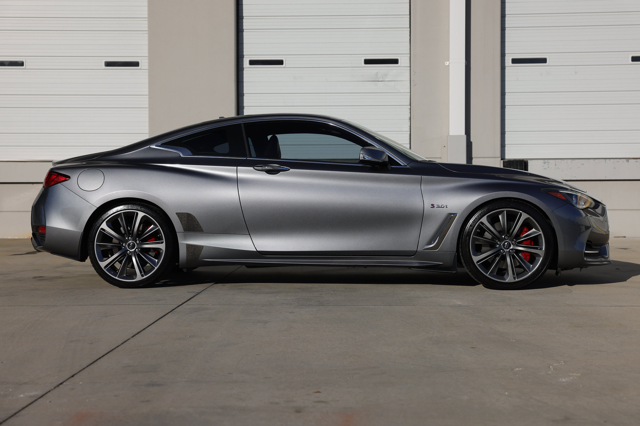 Used 2018 INFINITI Q60 Red Sport 400 w/ Sensory Package 3.0T Sport RWD image 17