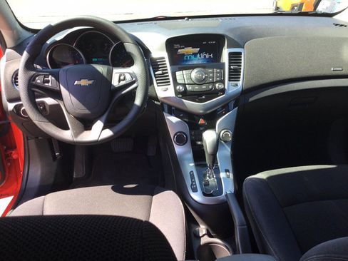 Used 2016 Chevrolet Cruze LT w/ Technology Package FWD image 18
