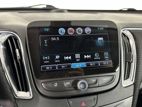 Used 2018 Chevrolet Malibu LT FWD image 16