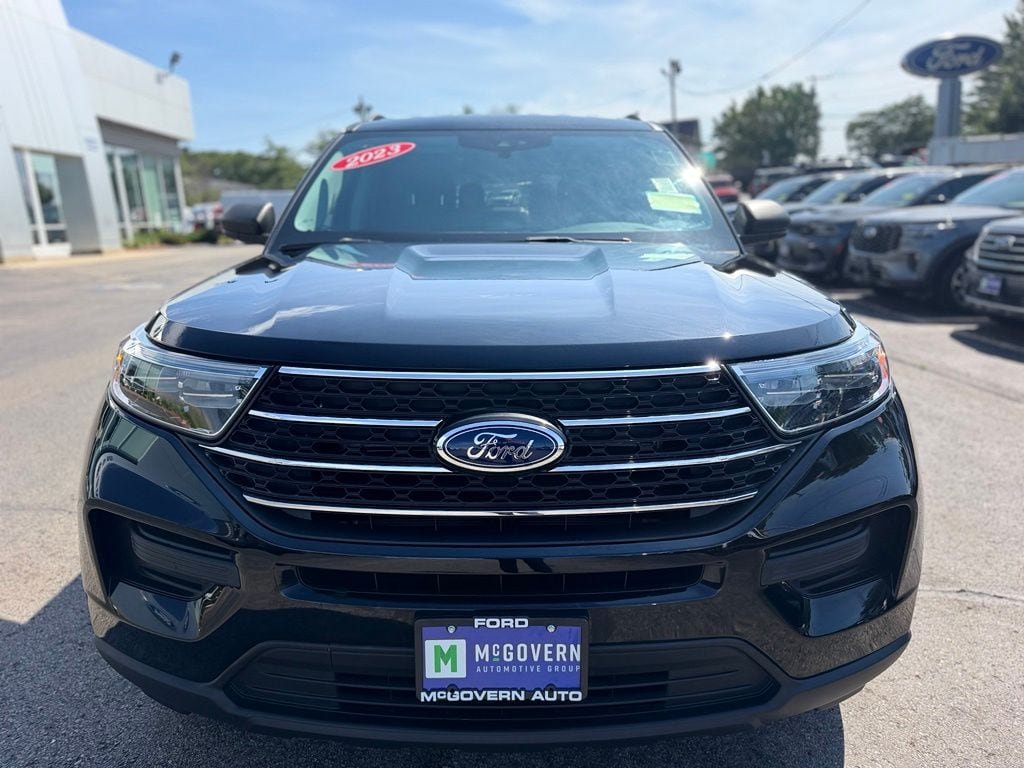 Used 2023 Ford Explorer XLT AWD/4WD image 12