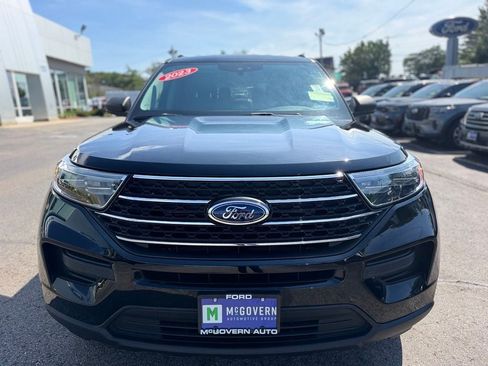 Used 2023 Ford Explorer XLT AWD/4WD image 12