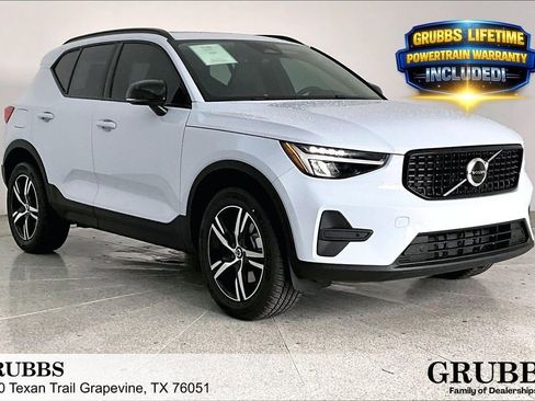 New 2026 Volvo XC40 B5 Core AWD/4WD image 1