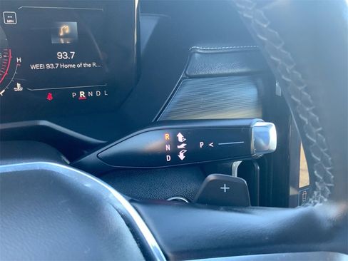 Used 2024 GMC Acadia Elevation image 17