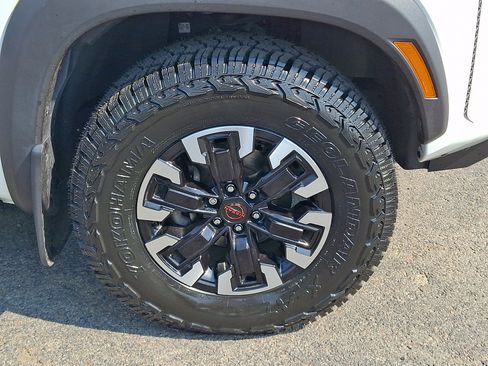 Certified 2023 Nissan Frontier PRO-4X w/ Technology Package AWD/4WD image 9