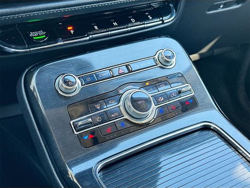 Used 2022 Lincoln Nautilus Reserve image 16