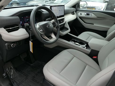 Used 2026 Ford Explorer Active w/ Active Comfort Package RWD image 13