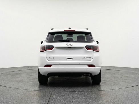 Used 2025 Jeep Compass Trailhawk image 7