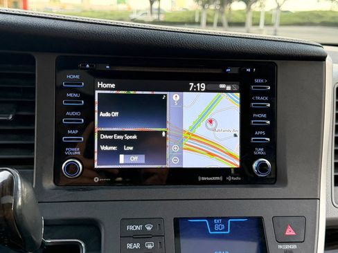 Used 2020 Toyota Sienna XLE w/ XLE Navigation Package FWD image 22